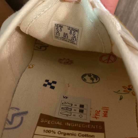 Vans size 8- worn once small scuff noticed in photo - Picture 3 of 4